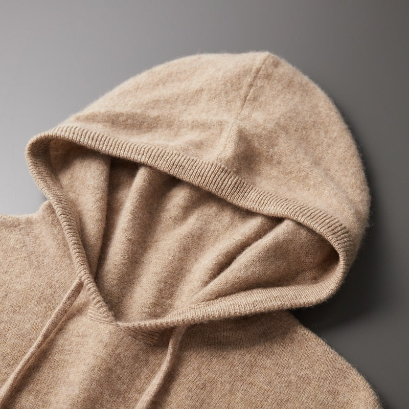 Męski dzianinowy sweter z kapturem