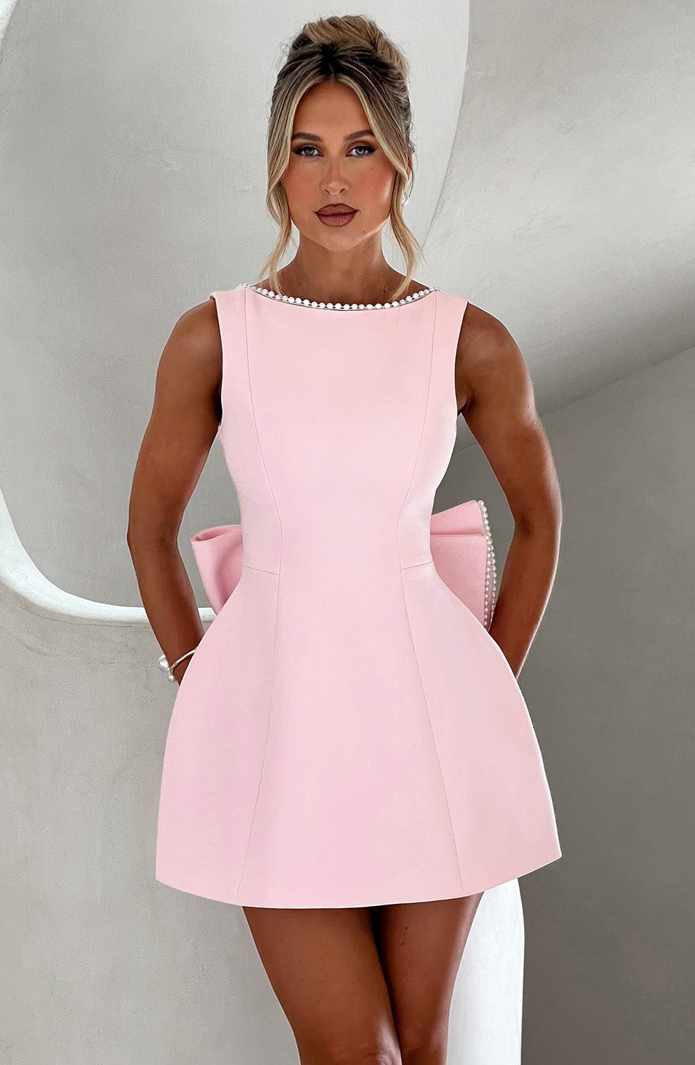 Kylie Damska Sukienka Mini | Strukturalny Krój, Elegancka na Wesele 0