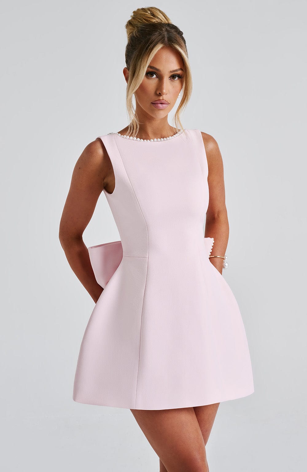 Kylie Damska Sukienka Mini | Strukturalny Krój, Elegancka na Wesele 1