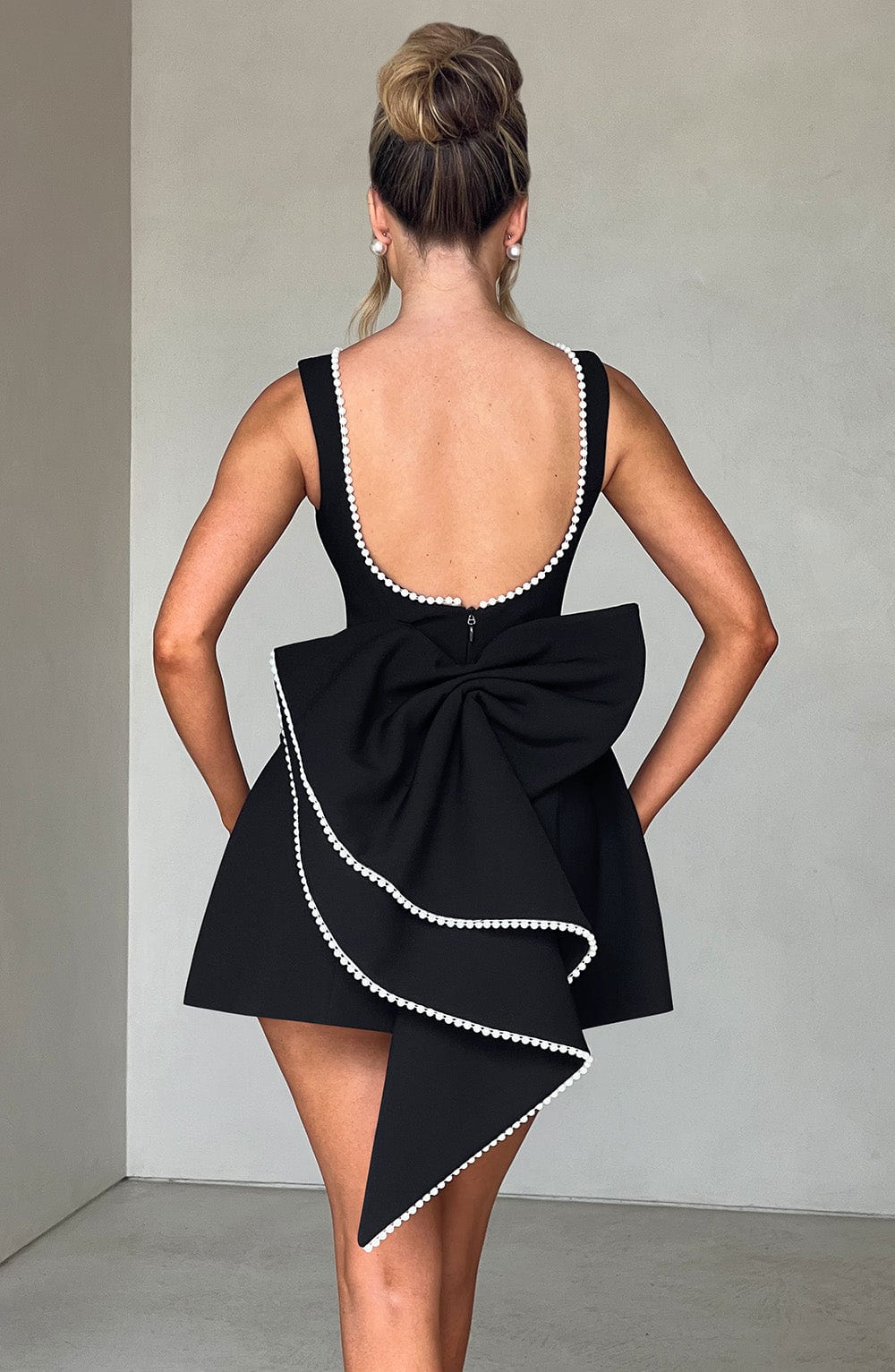 Kylie Damska Sukienka Mini | Strukturalny Krój, Elegancka na Wesele 5