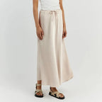 Satynowa Spódnica Maxi z Wysokim Stanem z Jedwabiu Ice-skirts-Moda Perla-Moda Perla